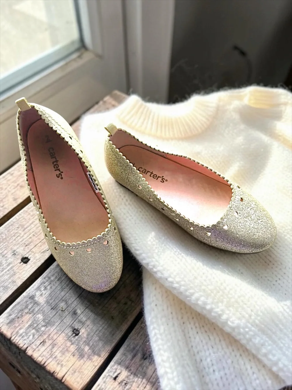 Carter’s Girls Flats 🩰 Gold Glitter Heart‑Cutout Size 2 Gently Worn